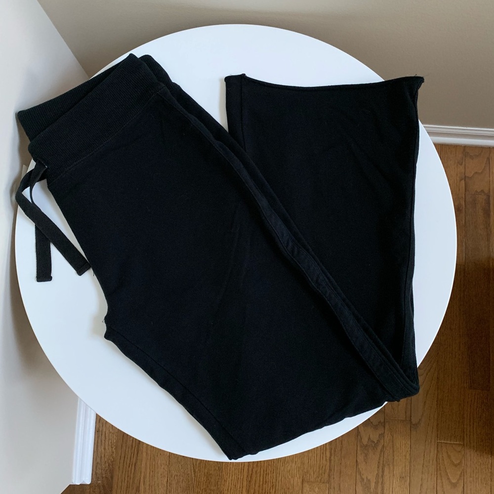 🛍 2/$15 L women’s Sweatpants